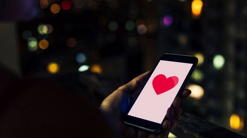 Feelflame: Is It Beneficial To Date Online?